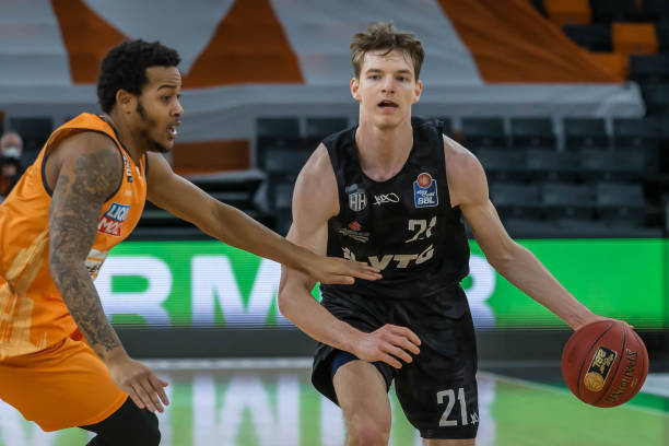 一名选手因 一名选手因